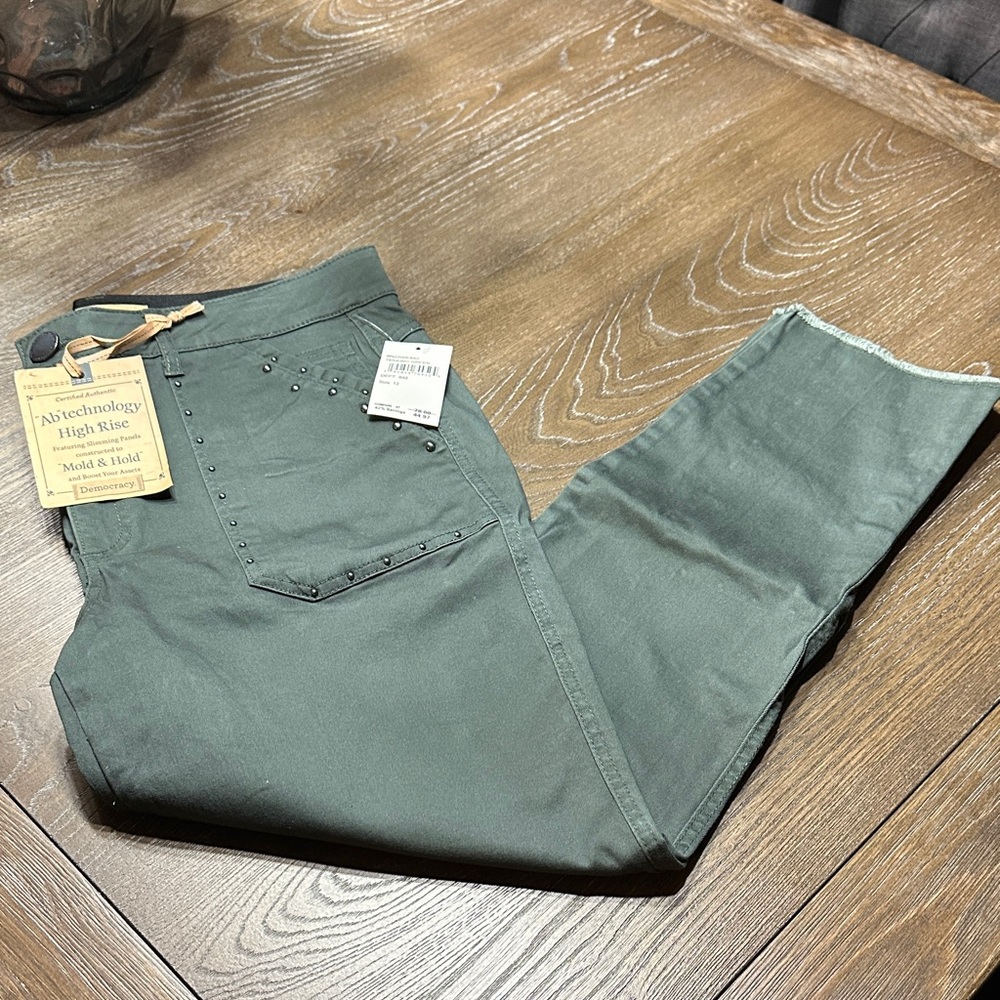 Democracy Women’s Pants in Dark Green